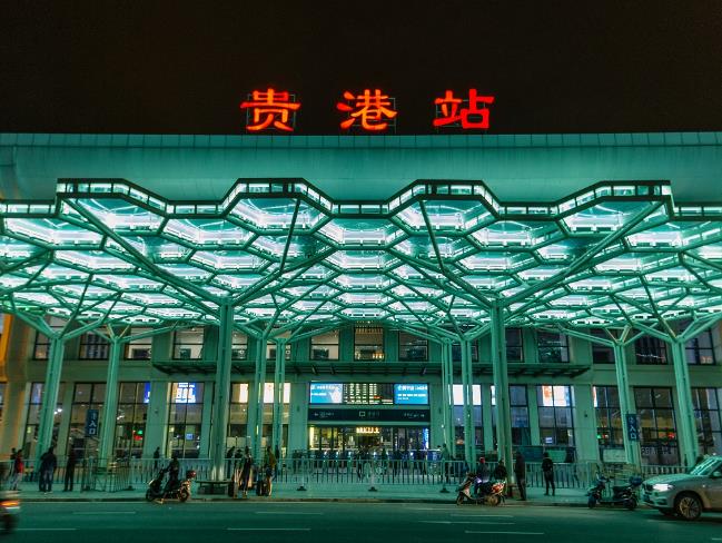 燁興-貴港高鐵站廣場ETFE膜結構雨棚.jpg